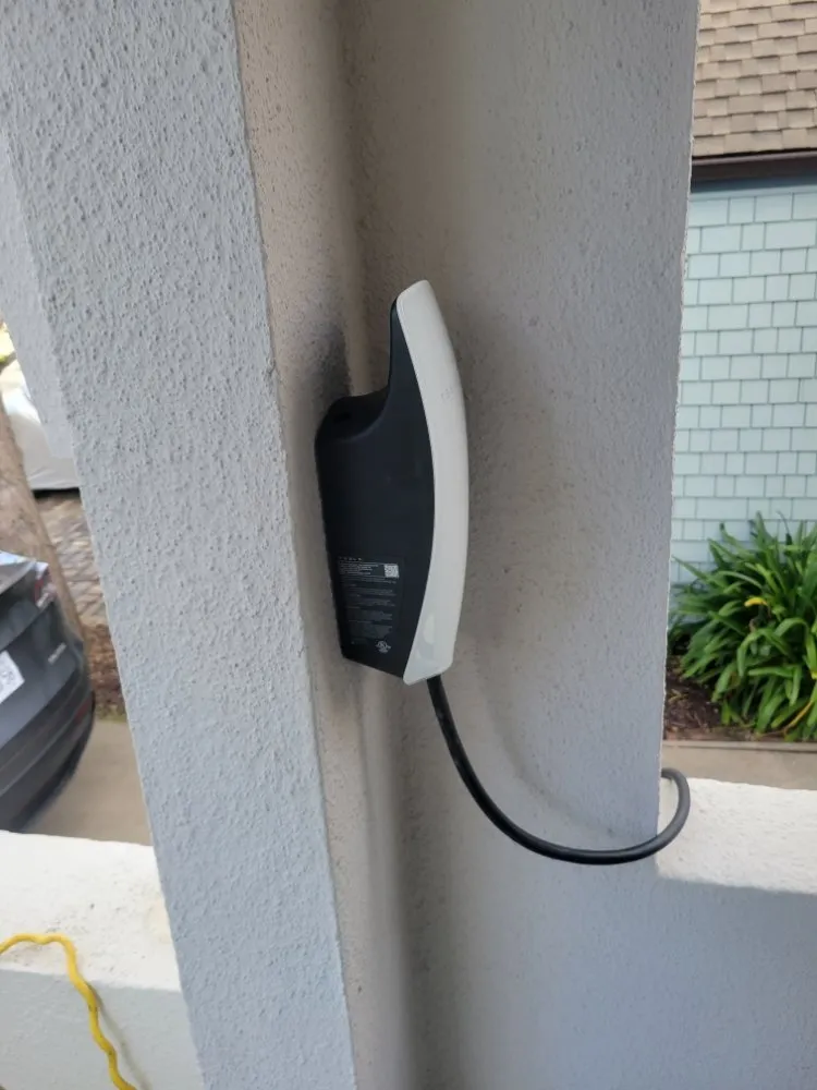 Slide of Solis Electric