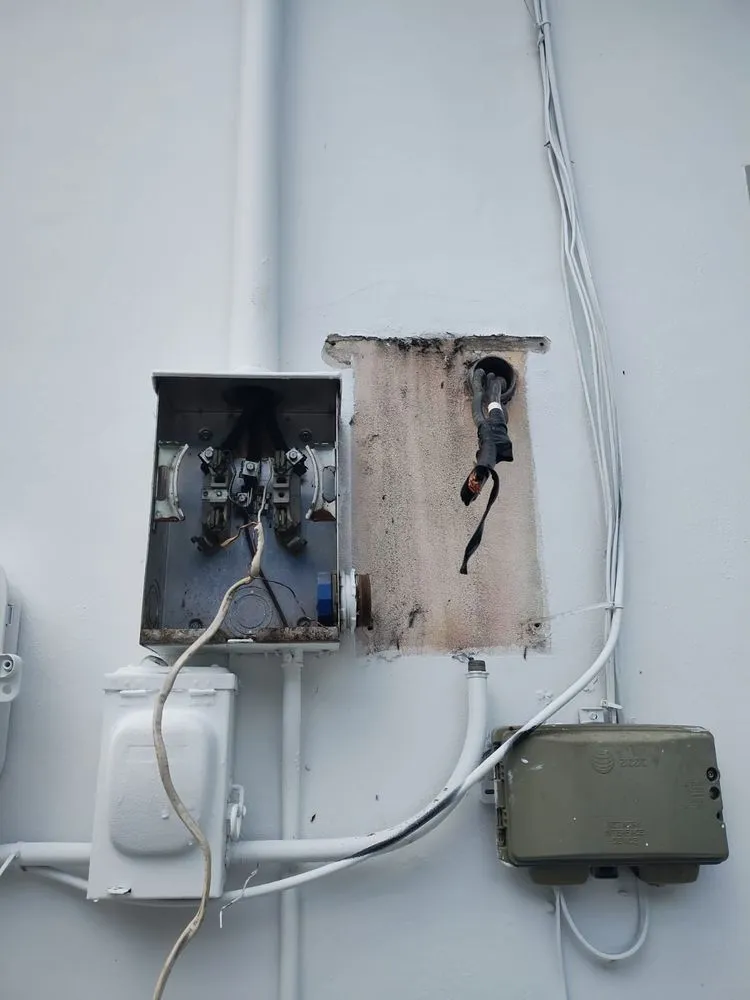 Slide of Solomon Electric