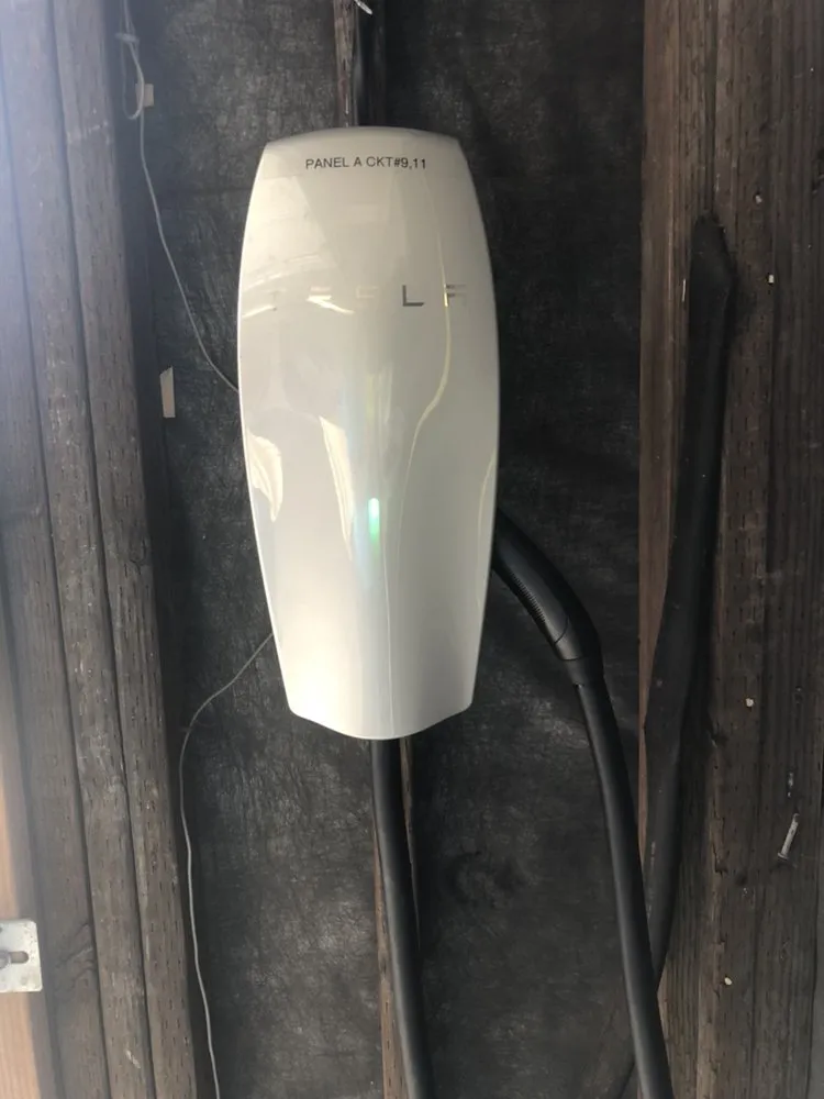 Reliable electrician providing panel upgrade in , 