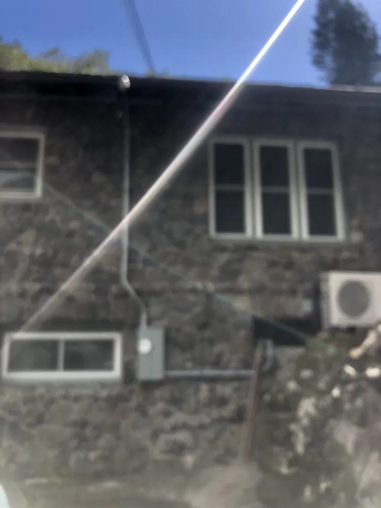 Certified electrician providing circuit breaker repair in , 