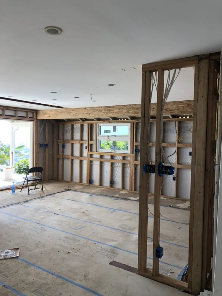 Affordable electrician providing circuit breaker repair in , 