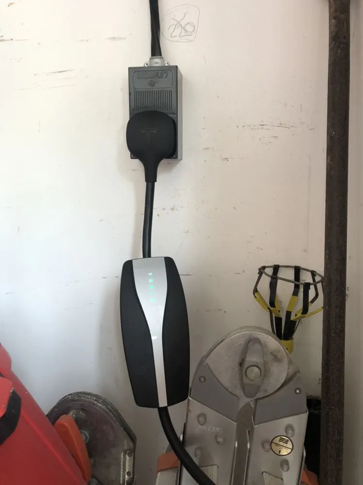 Slide of Solomon Electric Services