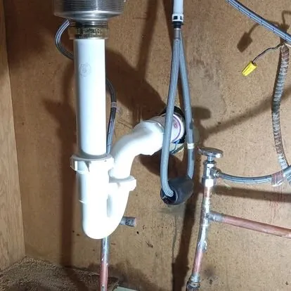 Emergency electrician providing circuit breaker repair in ,