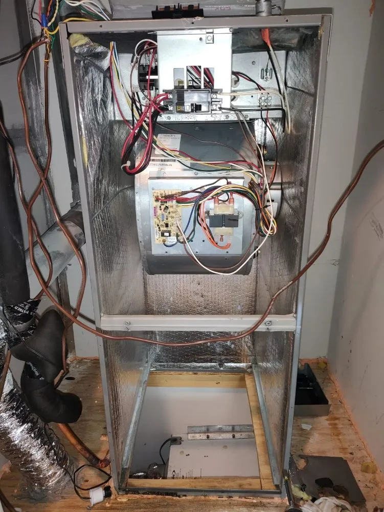 Reliable electrician providing lighting installation in , 