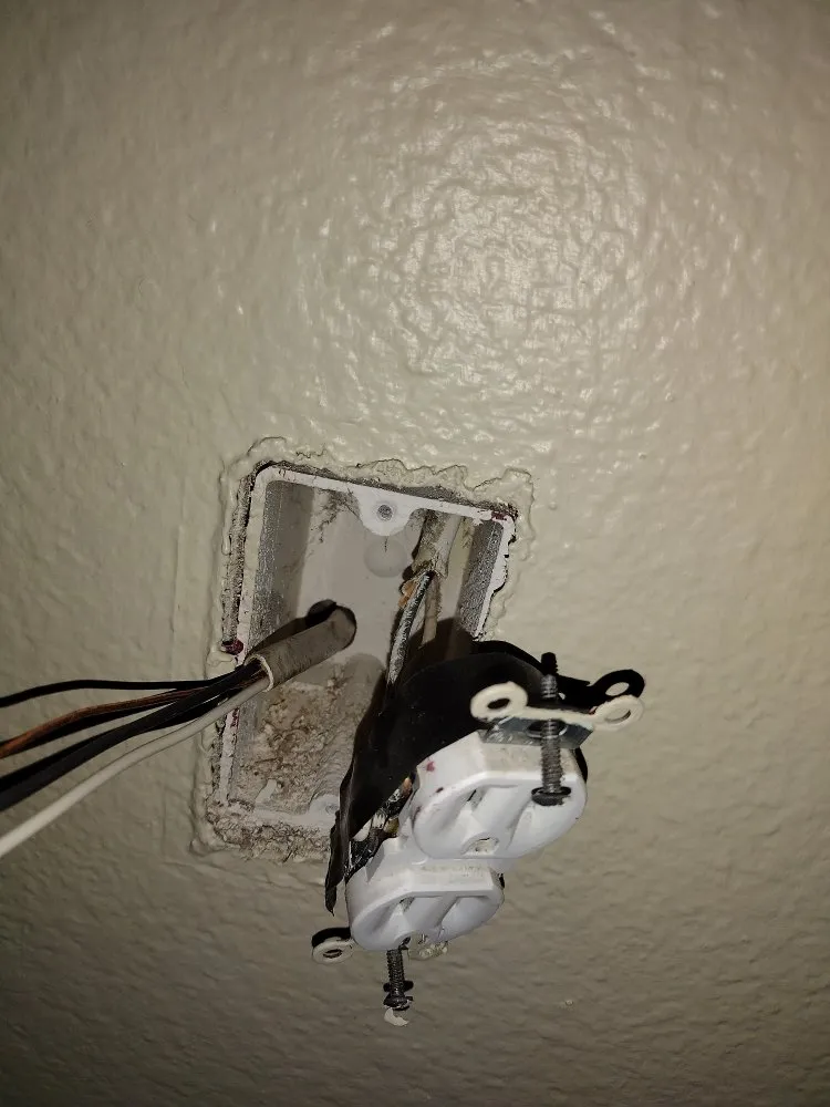 Slide of Soto Electric Home Remodeling & Innovations