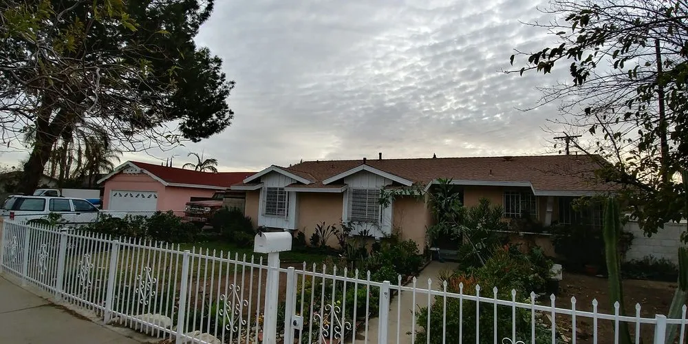 Licensed electrician providing circuit breaker repair in Sunland, CA - Southbay NRG