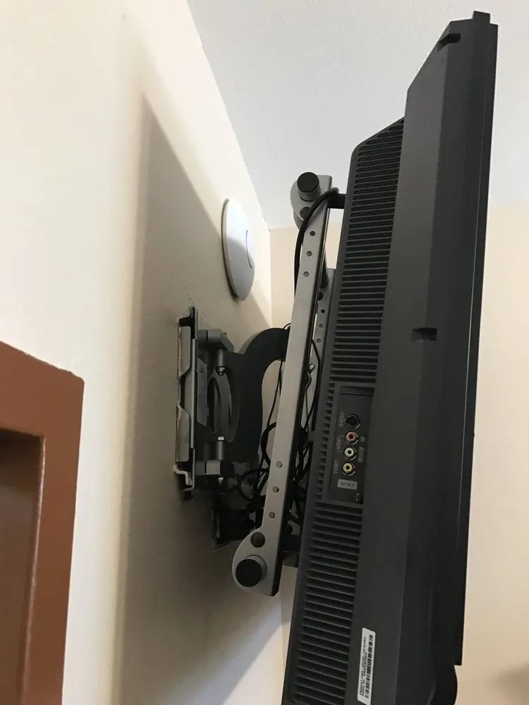 Reliable electrician providing wiring installation in , 