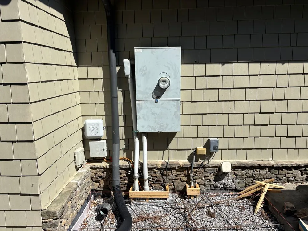 Emergency electrician providing lighting installation in , 