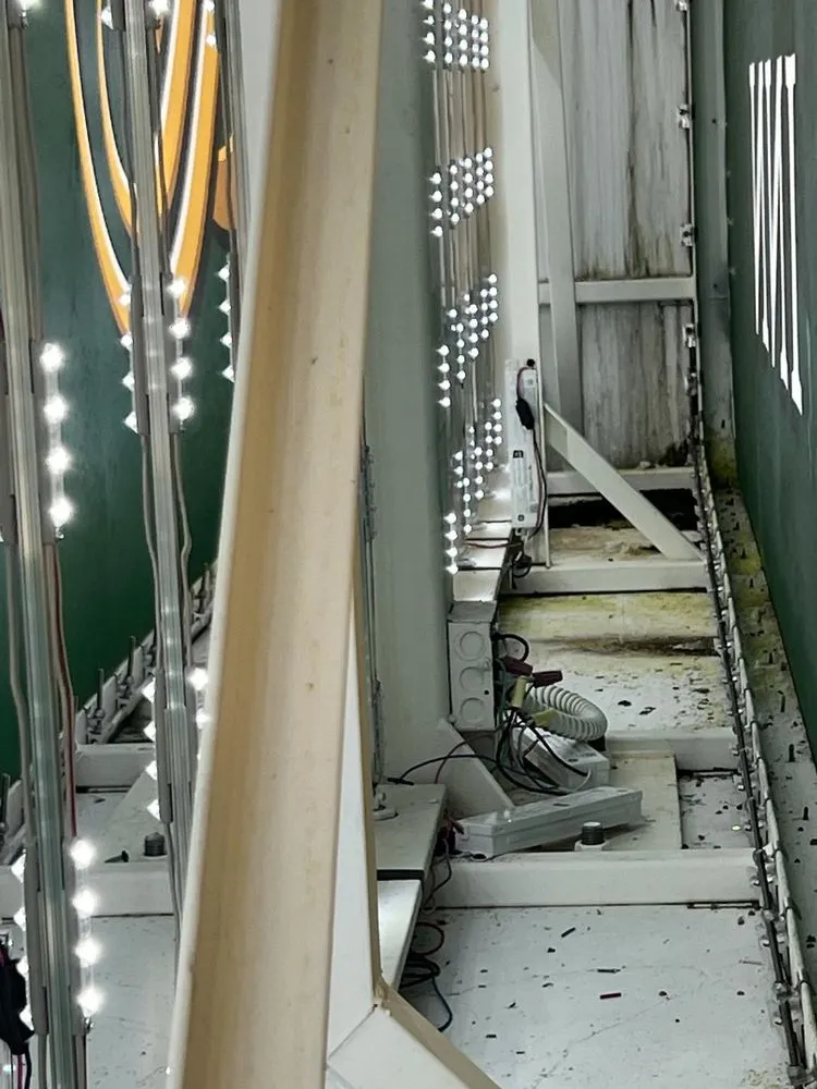 Slide of Southern Signs & Lighting Maintenance