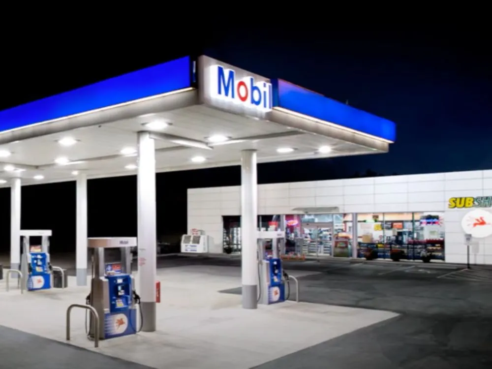 Slide of Southern Signs & Lighting Maintenance