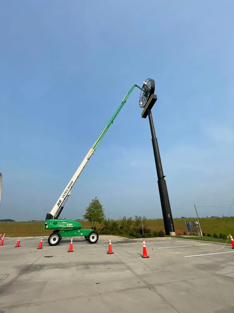 Slide of Southern Signs & Lighting Maintenance