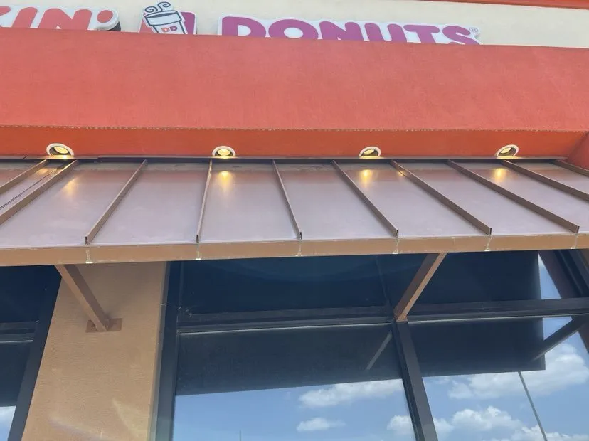 Emergency electrical service for homes in circuit breaker repair,  by 