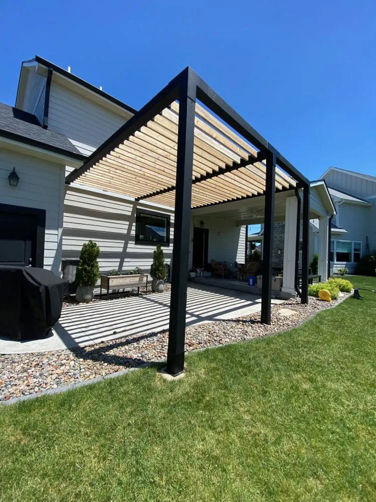 Affordable electrician providing emergency electrical service in , 