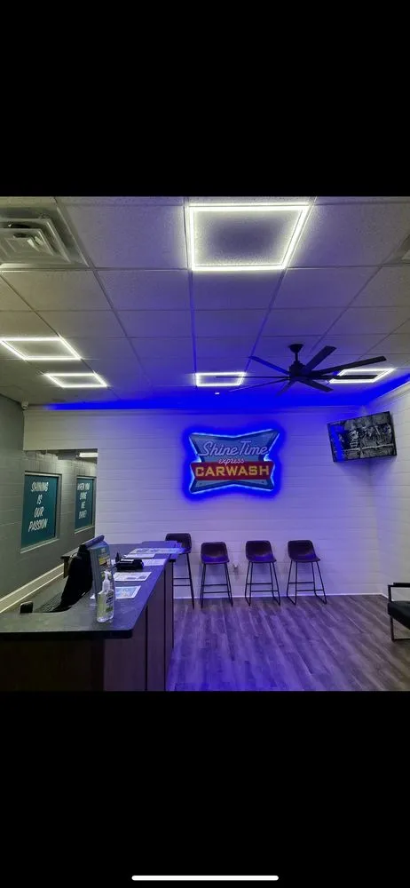 Reliable electrician providing lighting installation in , 