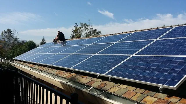 Emergency electrician providing wiring installation in ,