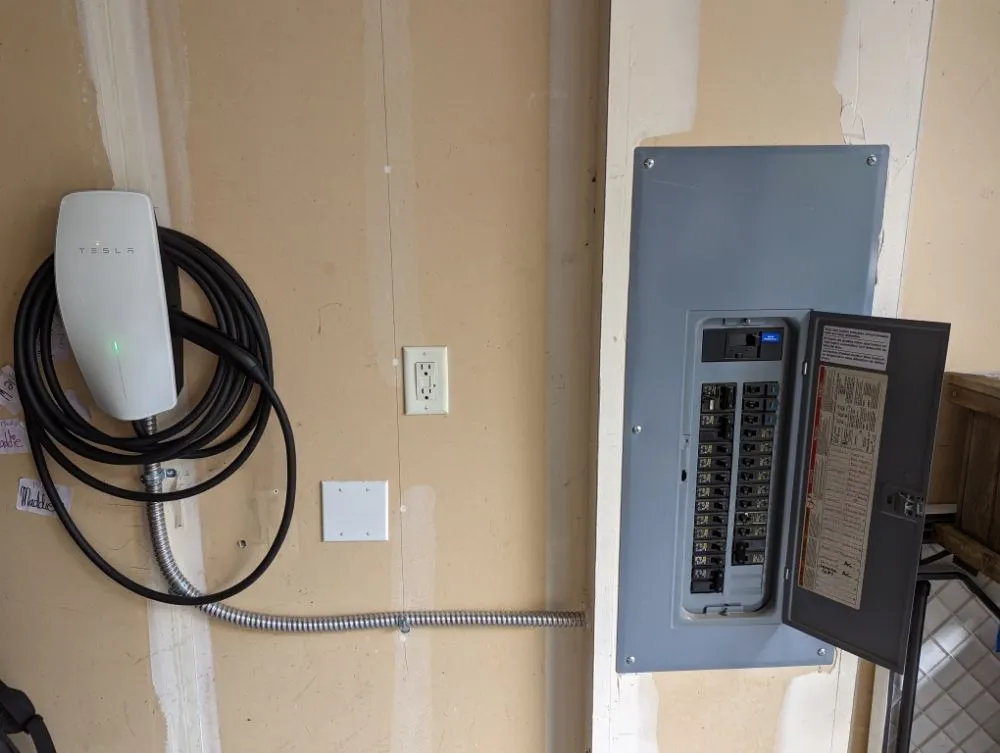 Expert outlet and switch repair service in ,  - Sovereign Electric
