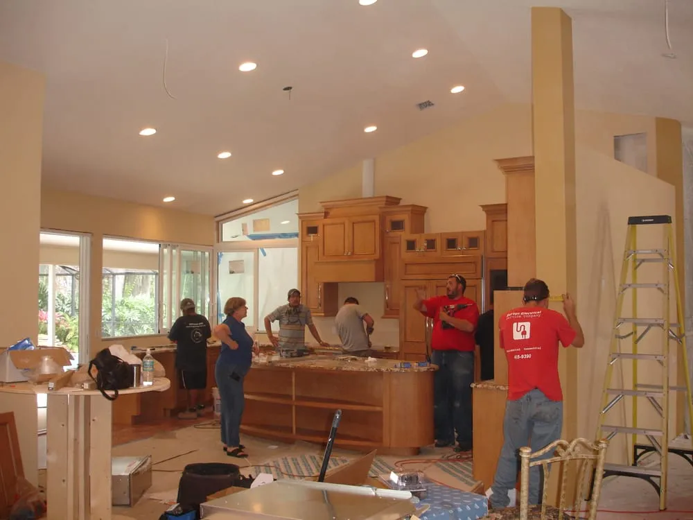 Trusted electrician providing electrical repair in , 