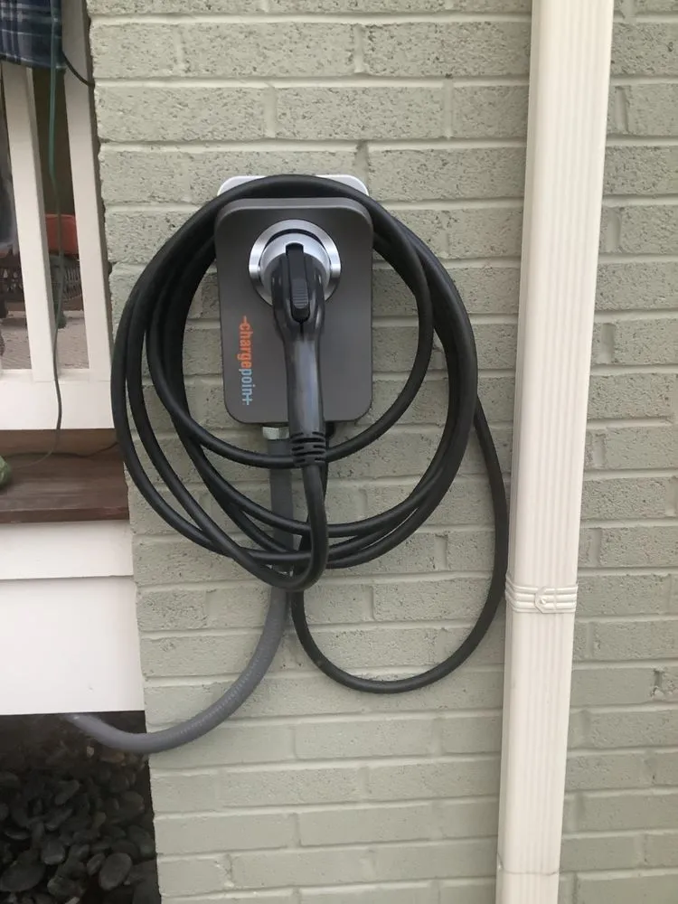 Affordable electrician providing lighting installation in , 