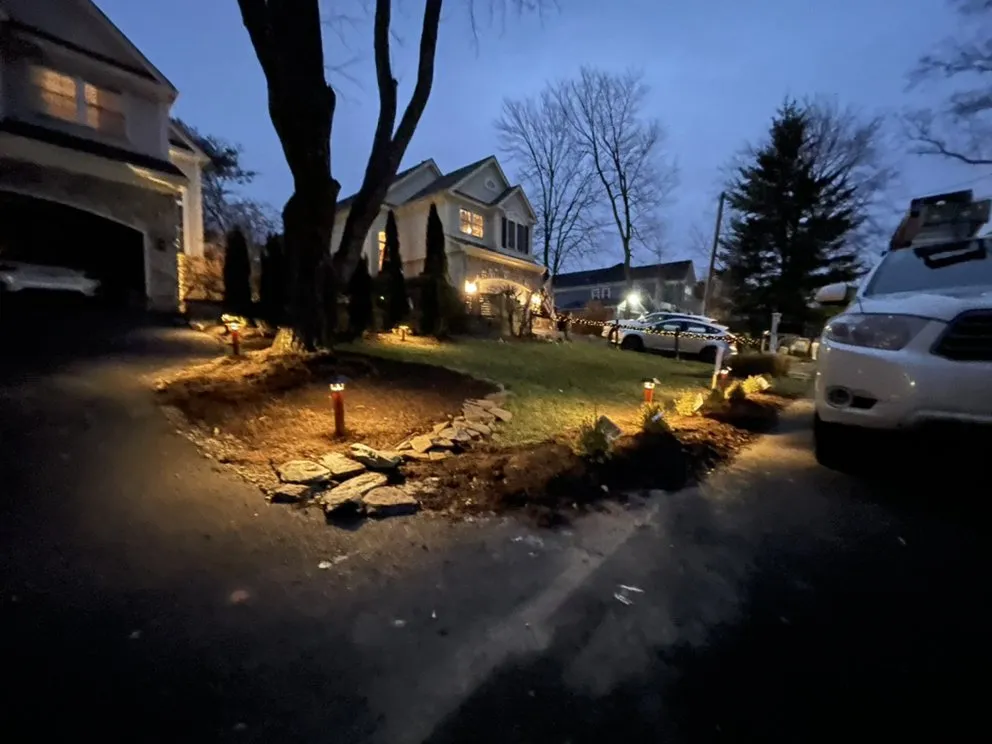 Emergency electrician providing electrical repair in , 