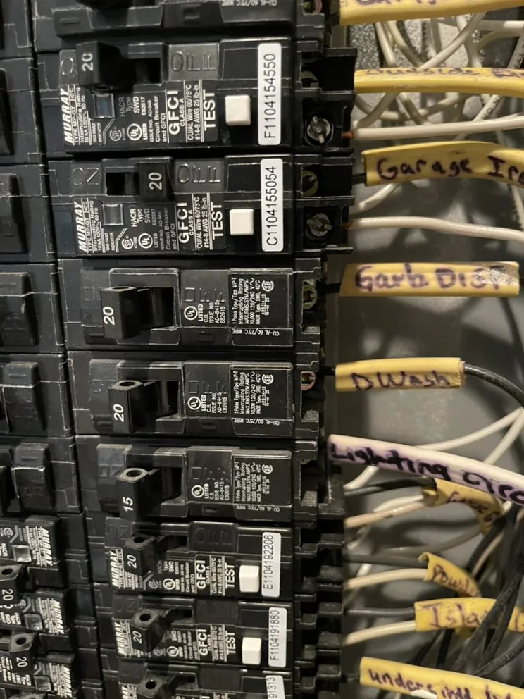 Affordable circuit breaker repair experts serving ,  - SPelico General Construcción