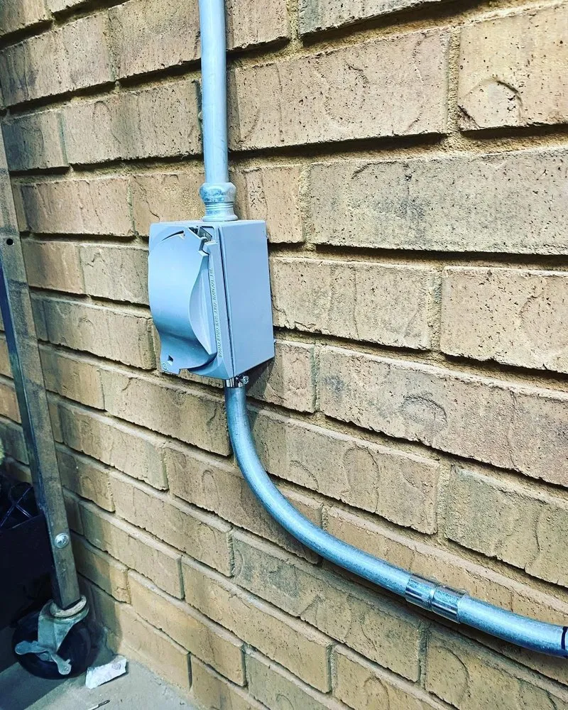 Expert electrician providing circuit breaker repair in ,