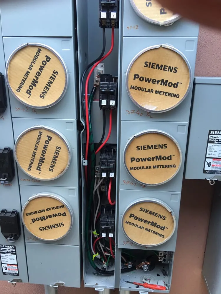 Licensed electrician providing emergency electrical service in Tarzana, CA - Start Electric