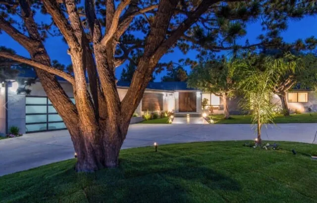Licensed electrician providing electrical repair in Tarzana, CA - Start Electric