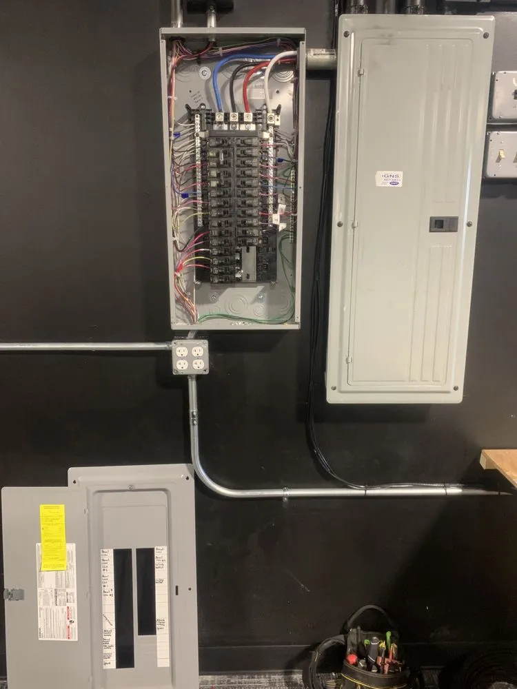 Trusted emergency electrical service experts serving South Ozone Park, NY - Static Electricity Construction