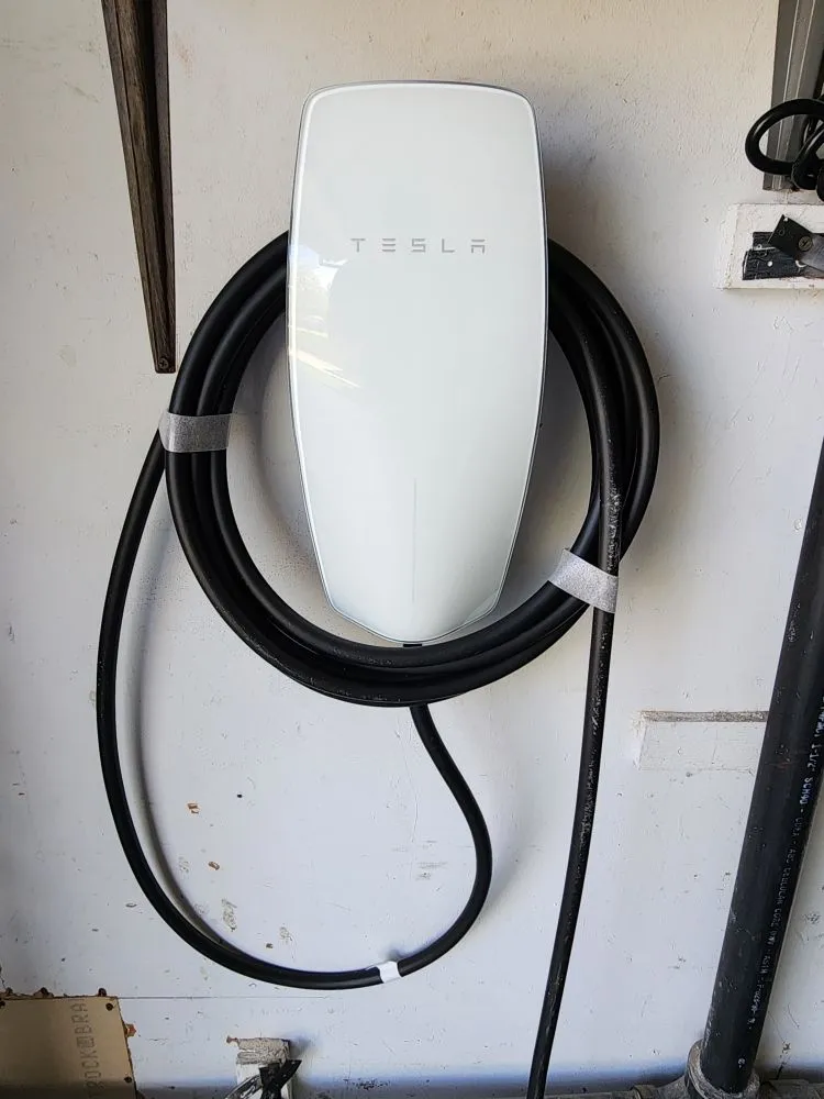 Trusted electrician providing emergency electrical service in ,