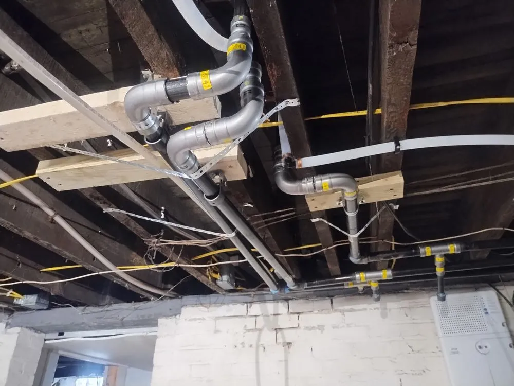 Certified electrician providing circuit breaker repair in , 