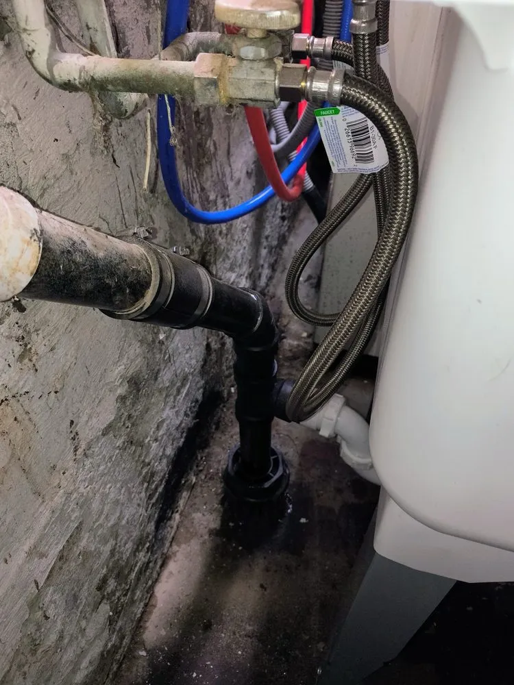 Reliable electrician providing emergency electrical service in , 