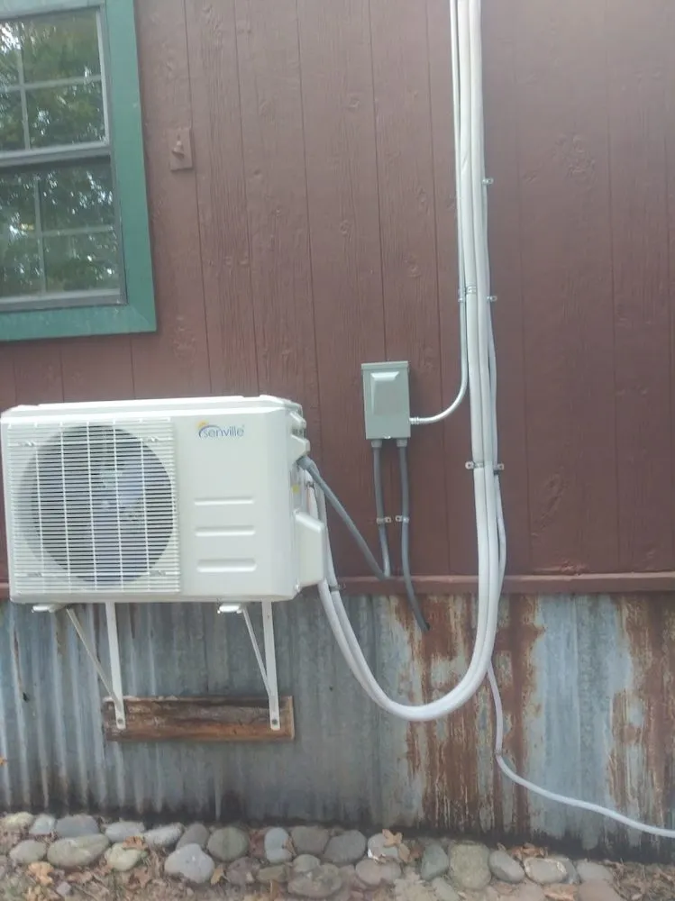 Certified electrician providing electrical repair in , 