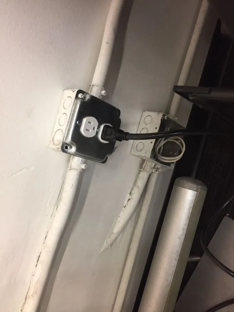 Professional electrical service for homes in lighting installation, by