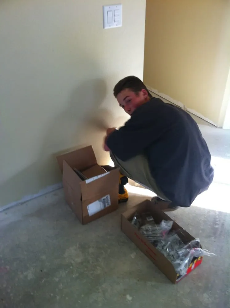 Emergency electrician providing outlet and switch repair in , 