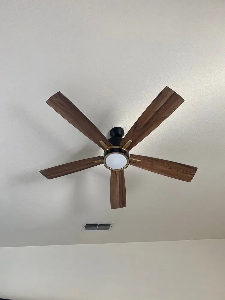 Certified electrician providing lighting installation in , 