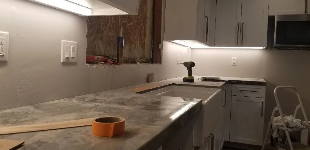 Certified electrician providing electrical repair in , 