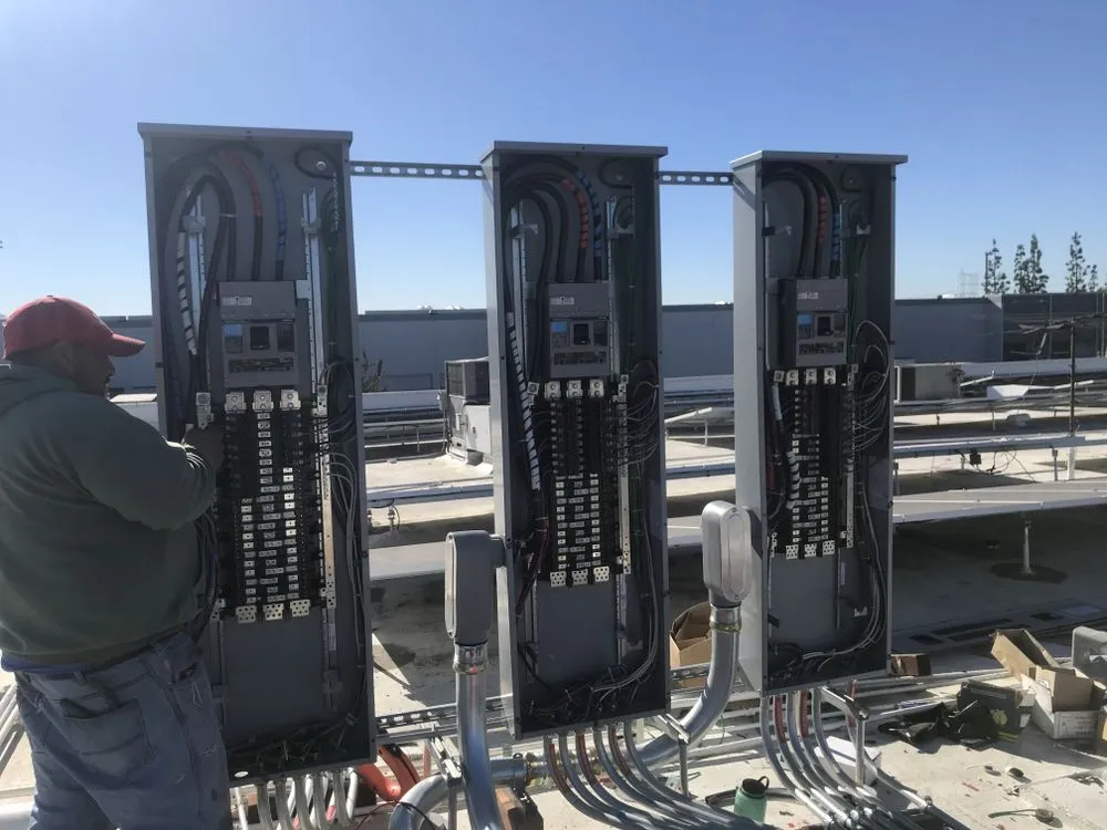 Reliable electrician providing emergency electrical service in , 