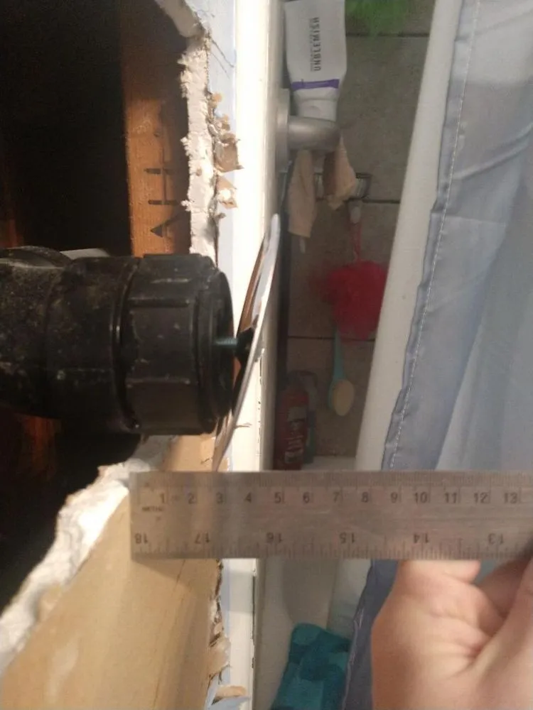 Expert electrician providing electrical repair in , 