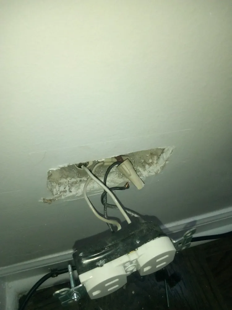 Affordable electrician providing electrical repair in North Street, MI - Strong's Handyman