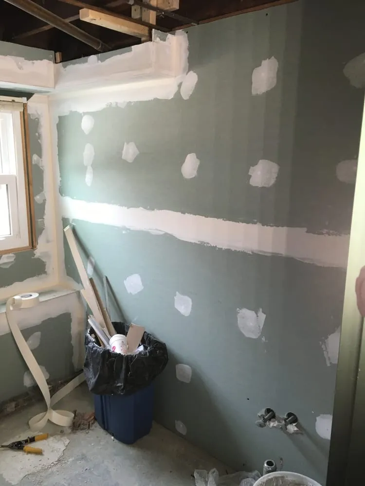 Certified electrician providing electrical repair in , 