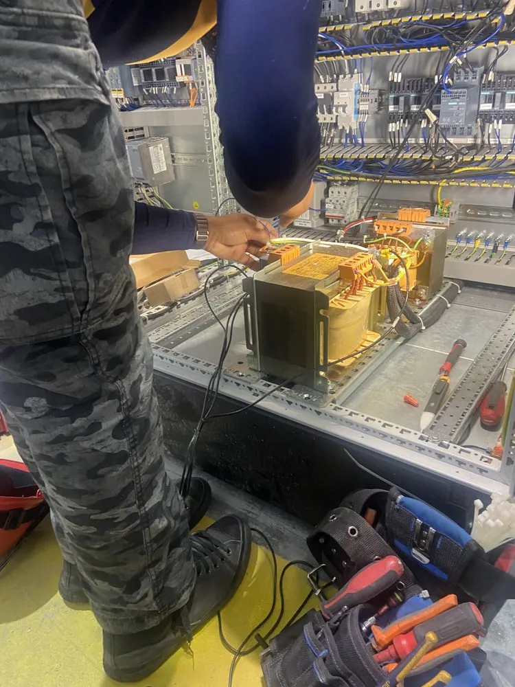 Slide of Suarelectric