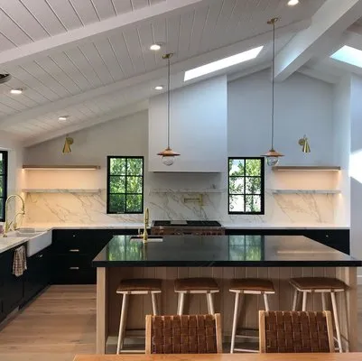 Suburban Master Electrician Logo