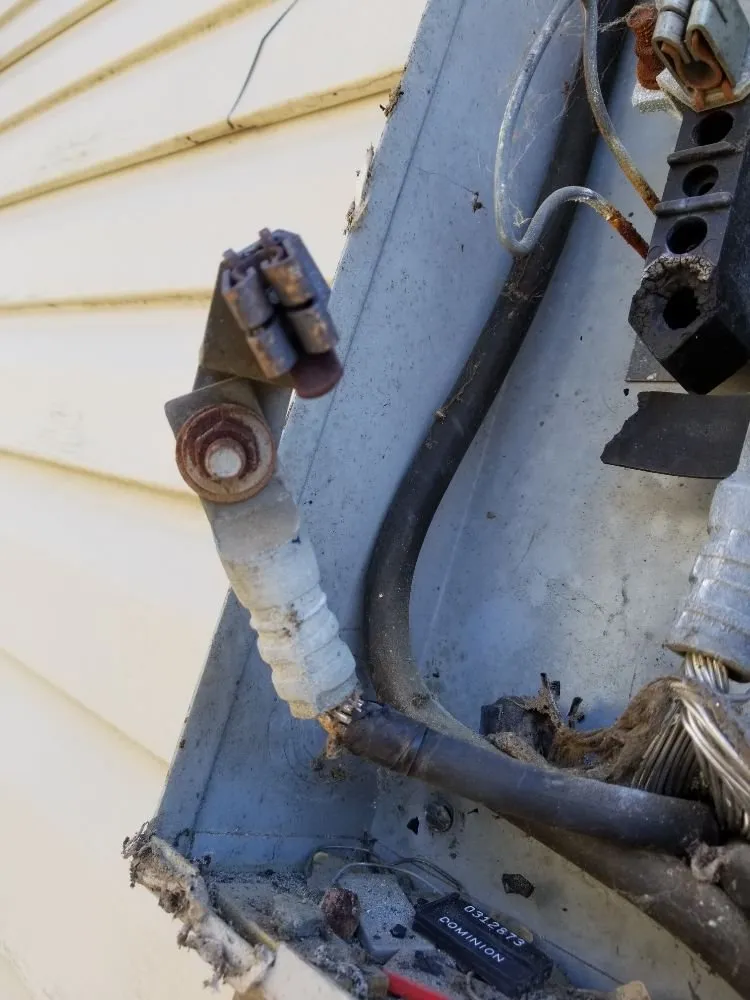 Emergency electrical service for homes in lighting installation, by