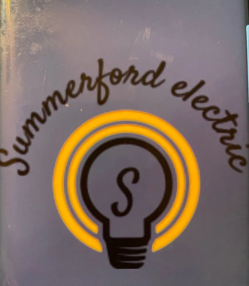 Expert electrician providing emergency electrical service in , 