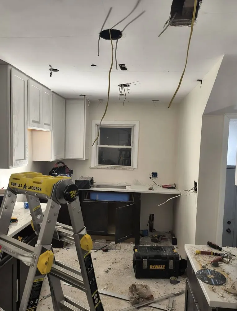 Trusted electrician providing circuit breaker repair in , 