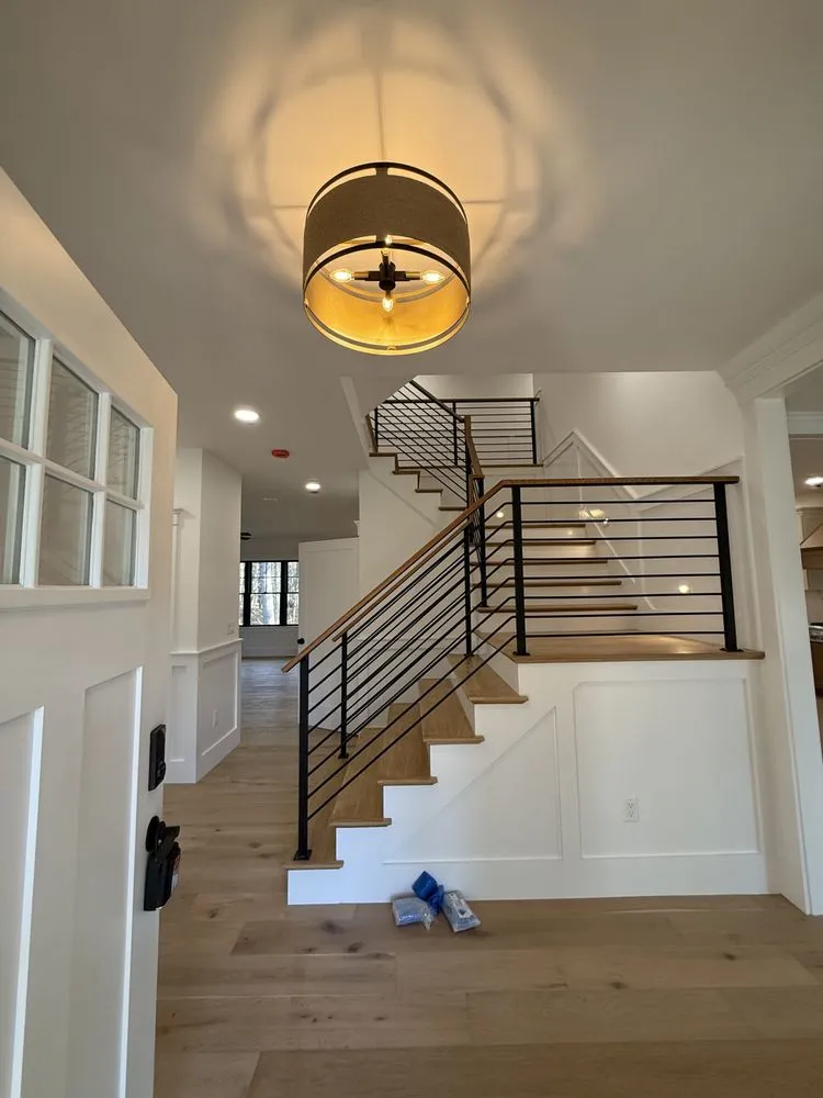 Trusted electrician providing emergency electrical service in , 