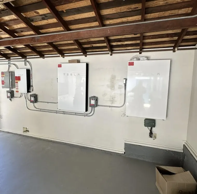 Emergency electrical service for homes in circuit breaker repair,  by 