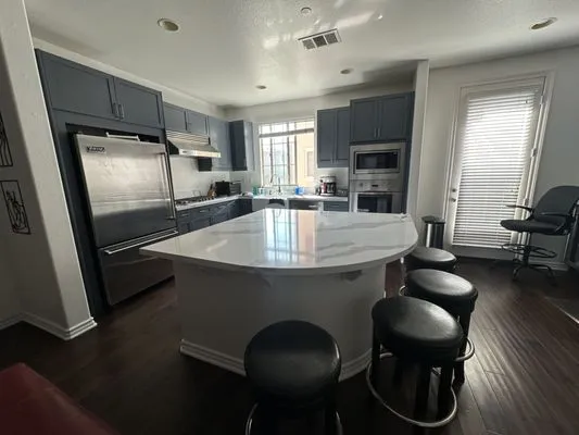 Sunny's Construction Logo