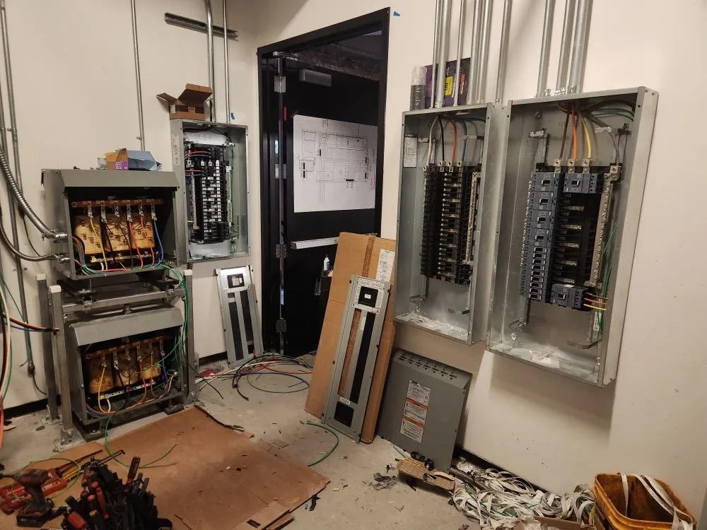 Trusted circuit breaker repair in ,  by Sunrise Electric