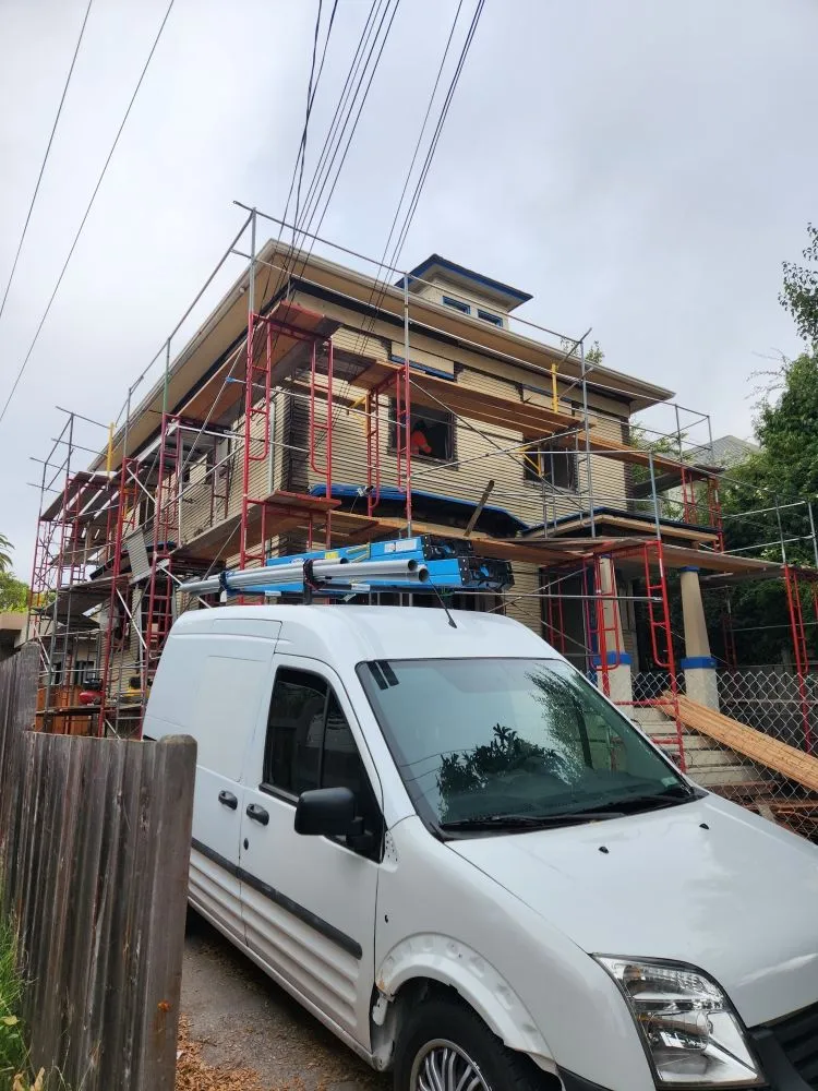 Reliable electrician providing emergency electrical service in , 